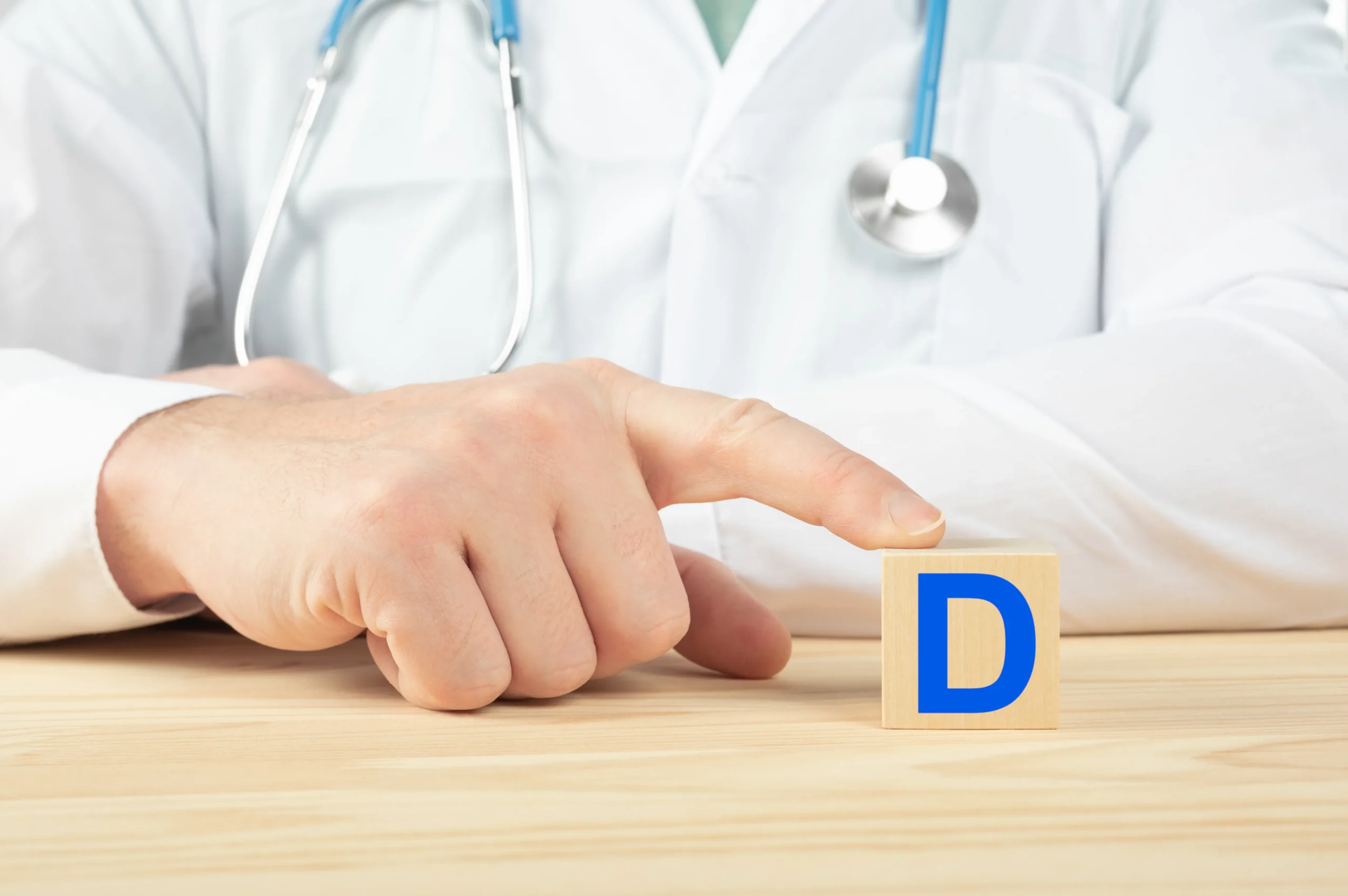 健康診断で肝機能D判定のときは？原因・精密検査・受診先を解説